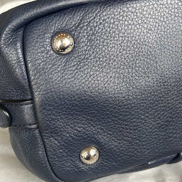 Marc by Marc Jacob’s New Q Legend Satchel bag in Navy with Silver metalware - Picture 6 of 16